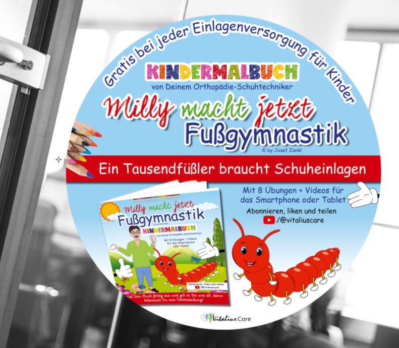 Aufkleber zum Kindermalheft Milly macht jetzt Fußgymnastik, der an einer Glasscheibe klebt