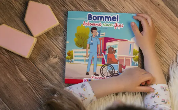 Malheft für Krankenhäuser Bommel bekommt einen Gips