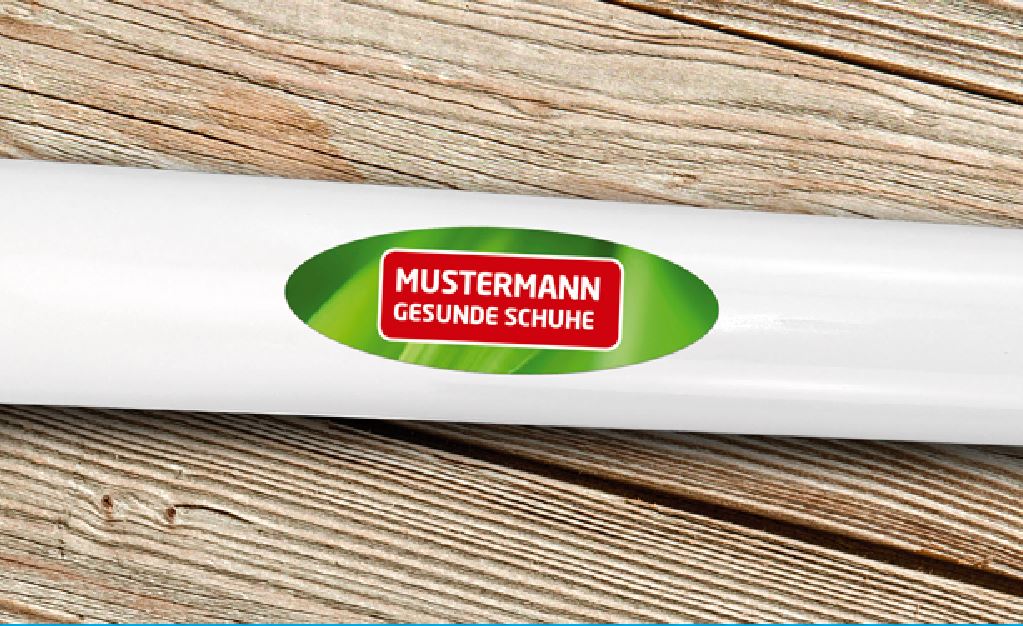ein weißer Schuhlöffel mit Firmenlogo